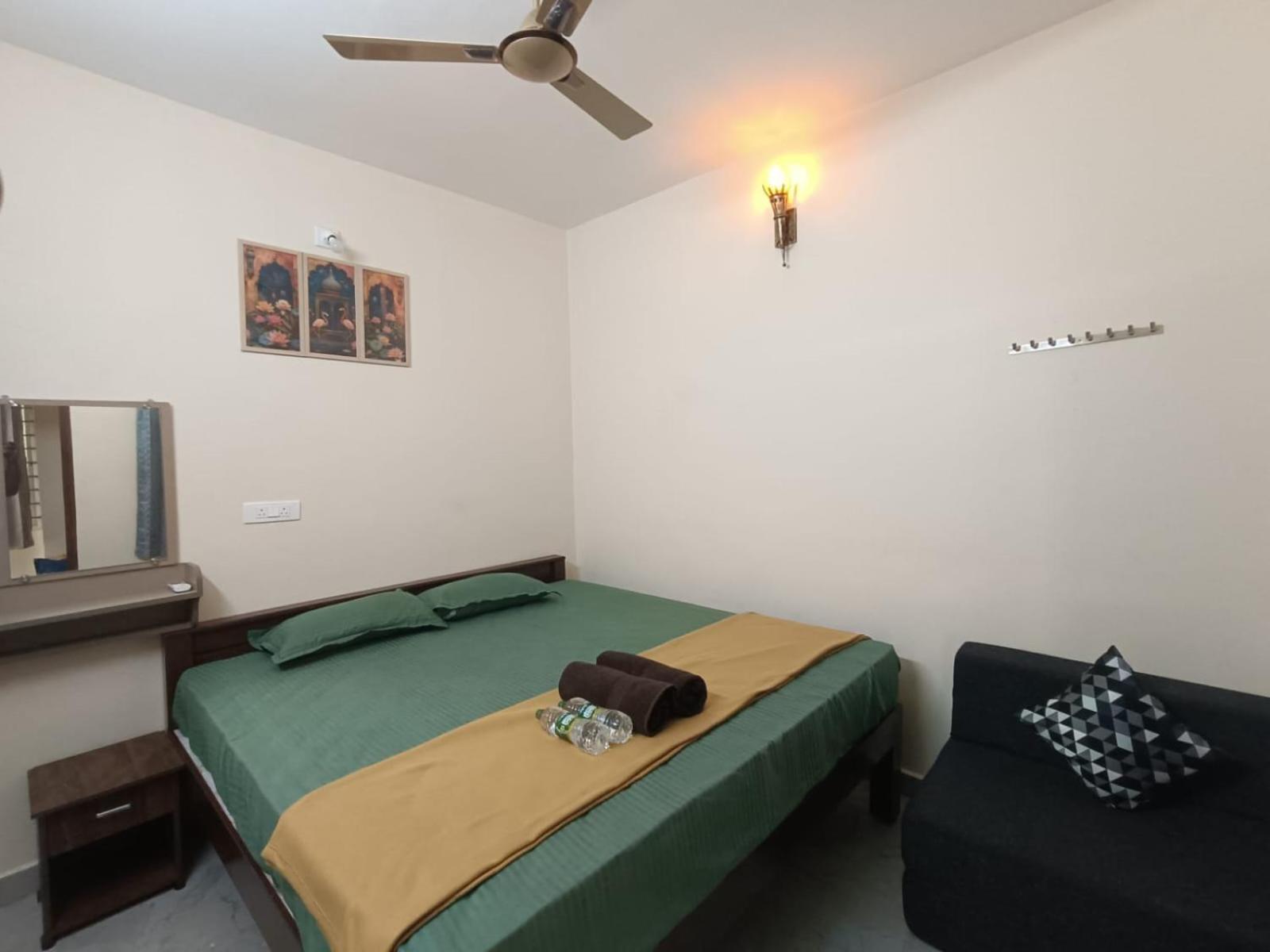Omkara - The Fives Guest House Tiruvannamalai Exterior photo